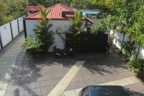 Hotel Tharusha Hoiday Inn