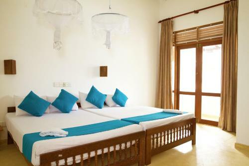 Hostal Beach Inns Holiday Resort