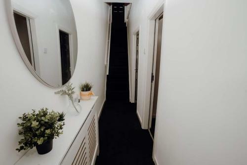 Entire 4 Bed House - Monthly Discount - By Centre