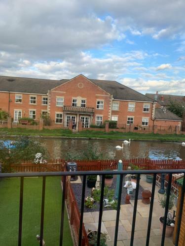 Apartamento Cosy Canalside Home, Train Station, Pizza Oven
