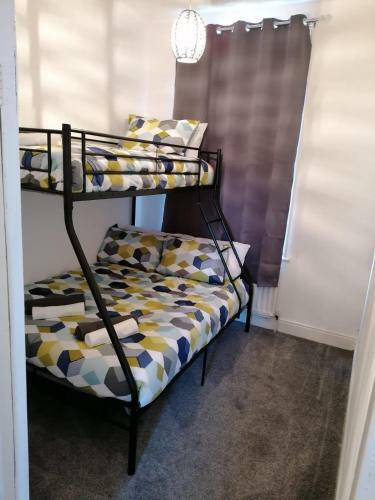 Apartamento 7 Beds Sleeps 9 2 Miles (7 Mins) From Newcastle Centre