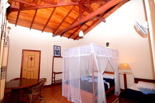 Posada Ella Village Inn