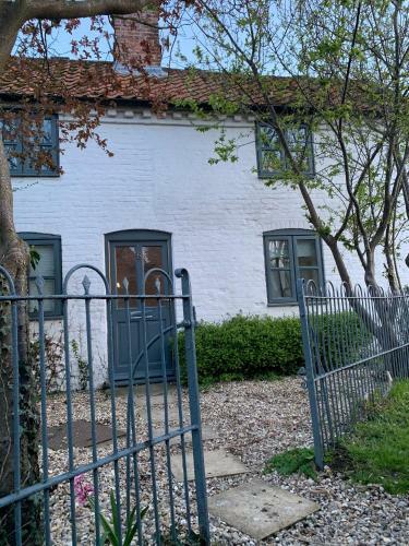 2 Bed Cosy Cottage