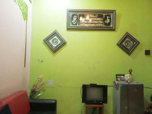 Amelia 4 Guest House Female