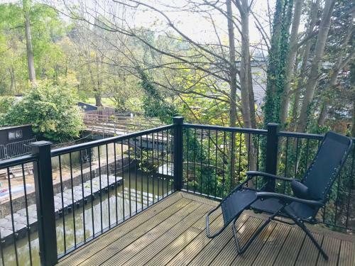 Aston Henry James Double Room At Riverside Location