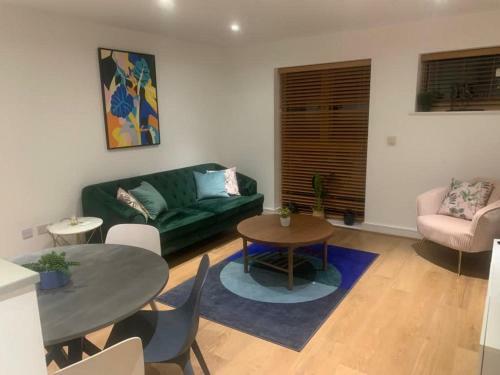 Maidenhead Stylish And Modern 2 Bedroom Apartment