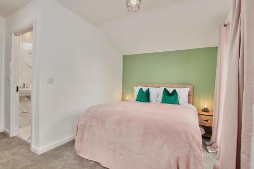 Exquisite 5 Bedroom Manchester House Sleeps8 Wparking