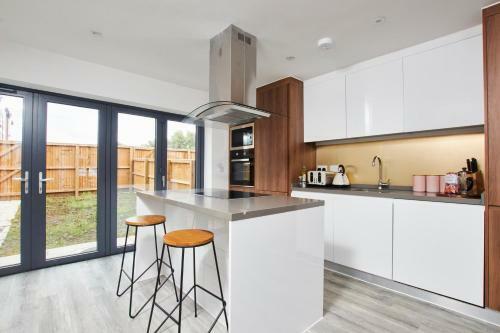 Exquisite 5 Bedroom Manchester House Sleeps8 Wparking