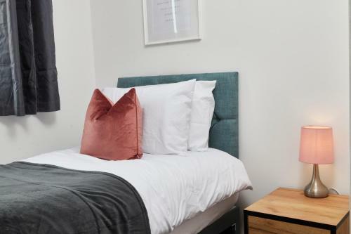 Stunning 5 Bed House In Manchester Sleeps8 Wparking