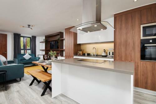 Stunning 5 Bed House In Manchester Sleeps8 Wparking