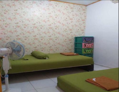 Ian Guest House I