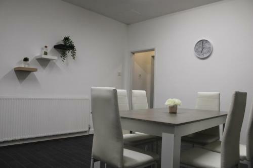 Lovely, Spacious 3 Bed House Close To City Centre