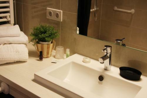 Hotel H�tel Restaurant Les Aliz�s