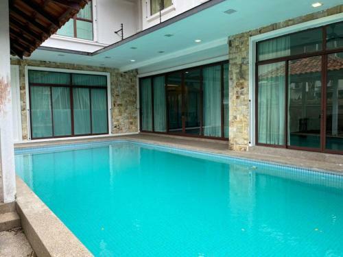 Bluwater Grande Villa 9 By Vale Pine