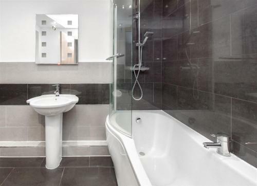Foxley Place: Mk City House For Large Groups