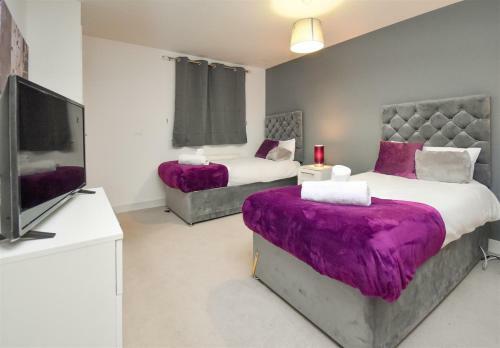 Foxley Place: Mk City House For Large Groups