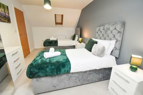 Foxley Place: Mk City House For Large Groups