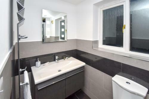 Foxley Place: Mk City House For Large Groups