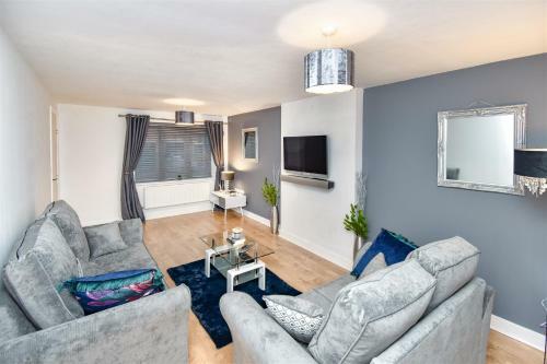 Foxley Place: Mk City House For Large Groups