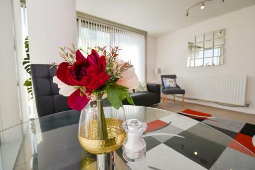 Apartamento Milton Keynes Hub - Prime Location, Free Underground Parking