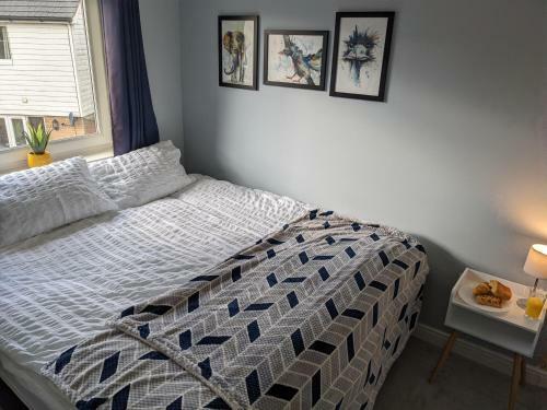 Entire 3 Bed Home Sleeps 6, Wifi, 2 Parking Spaces