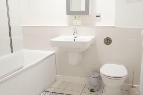 Stylish One Bed Apartment Central Mk- The Hub