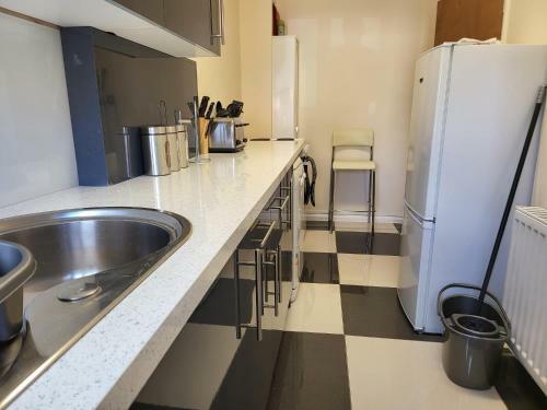 Lovely 3-bedroom Apartment In Town Centre