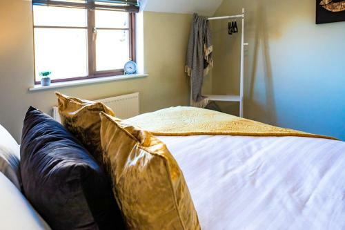 Executive Perivale Apartment By Crew Homes