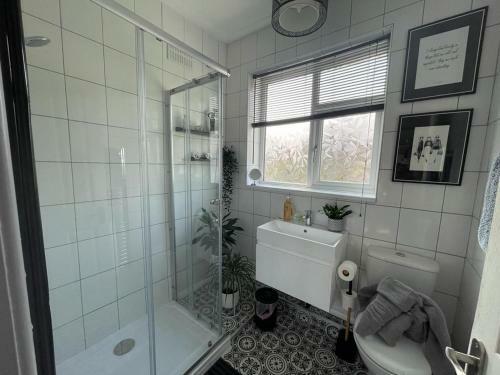 Apartamento Lovley 2 Bedroom House With Free Parking