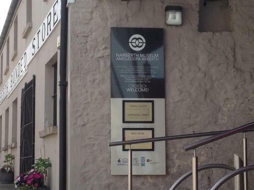 Hostal Madtom Seafood Cafe Bar & Guest Rooms