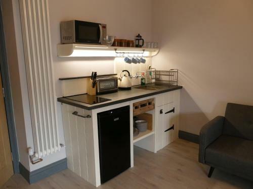 Hostal Madtom Seafood Cafe Bar & Guest Rooms