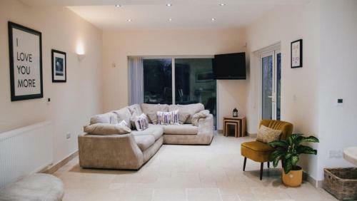 Rosecroft, Beautiful Large Home, Next To Celtic Manor & Icc