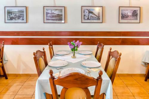 Hostal Pension Floare De Colti