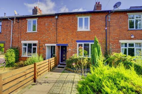 Mbiz House - Newly Refurbed, Sleeps 9, En-suite