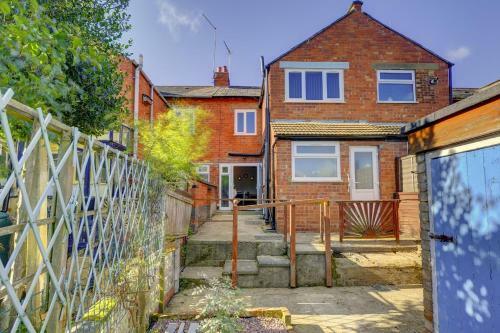 Mbiz House - Newly Refurbed, Sleeps 9, En-suite