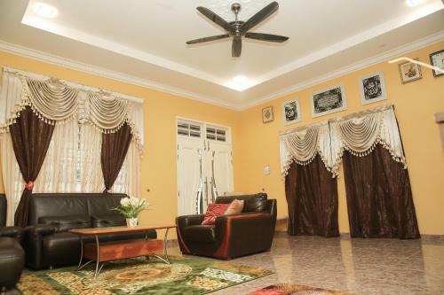 Bed & Breakfast Kakjah Riverside Homestay