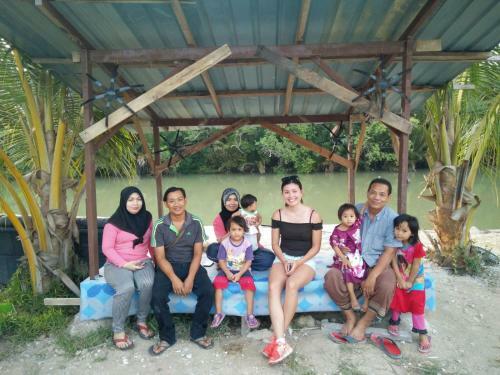 Bed & Breakfast Kakjah Riverside Homestay