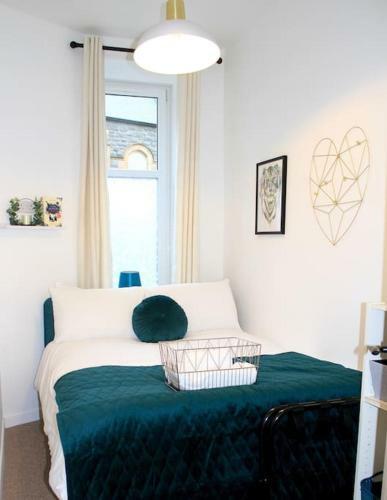 Flat 12a - Central, Modern, Bright Apartment With Free Wifi