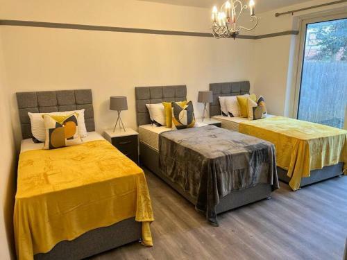 Apartamento A Modern And Homely 4 Br House, Free Parking!