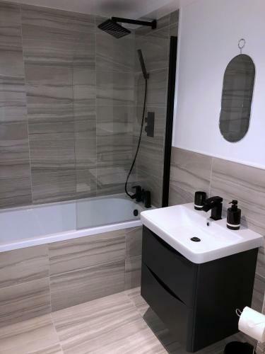 Super Modern Serviced Apartment In City Centre
