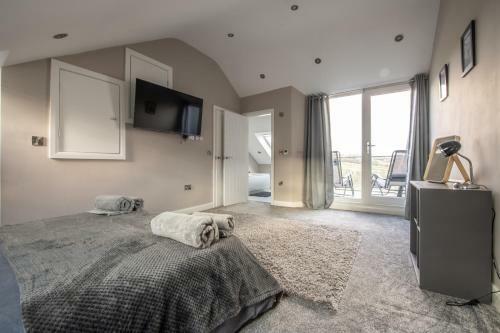 Amazing 3 Bedroom Townhouse With Parking