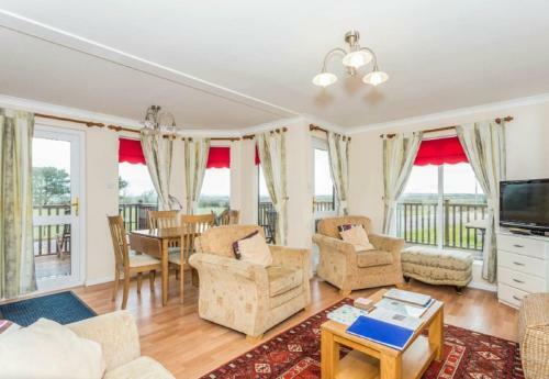 Wendy Lodge- Chalet Cottage