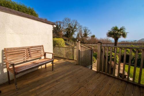 Spacious Home - Sea & Steam Train Views + Garden