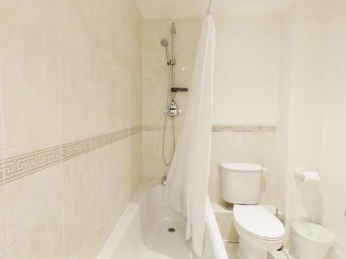 Central Spacious & Stylish Apartment With Free Parking
