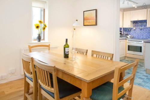 Bright Oxford Apartment