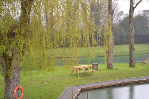 Bed & Breakfast Les �tangs Des Couartes