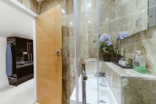 Modern City Centre Studio Apartment!