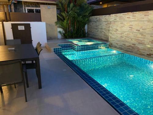 Luxury Pool Villa C16 / 4br 8-10 Persons