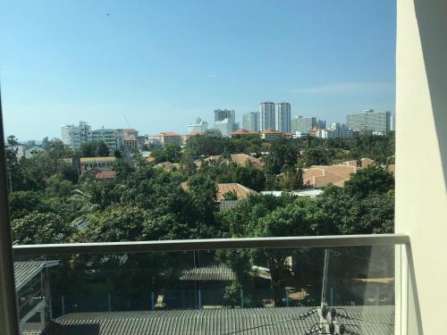 Apartamento Latina Beach Resort Jomtien 2