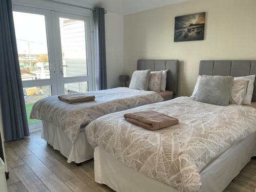 Direct Beach Access Modern Bungalow Views Across The English Channel